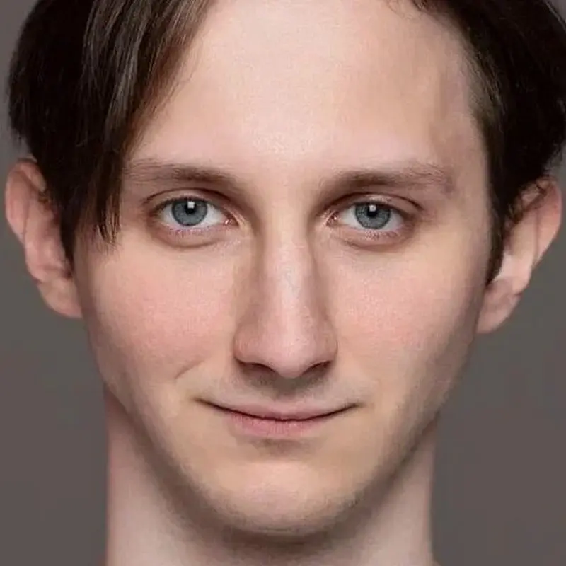 Денис Набережнев