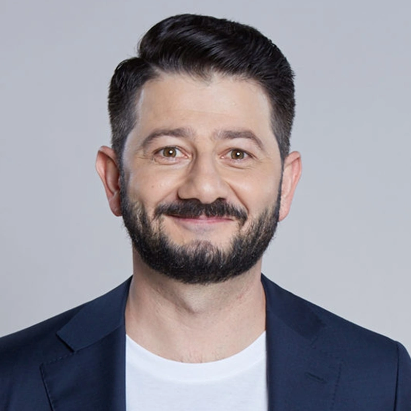 Михаил Галустян