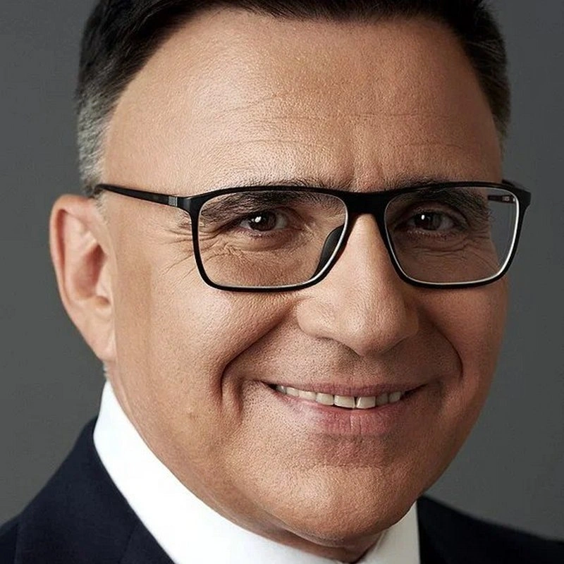 Александр Жаров