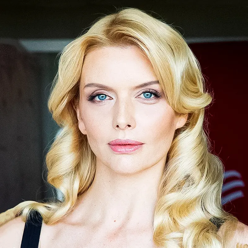 Анна Чурина