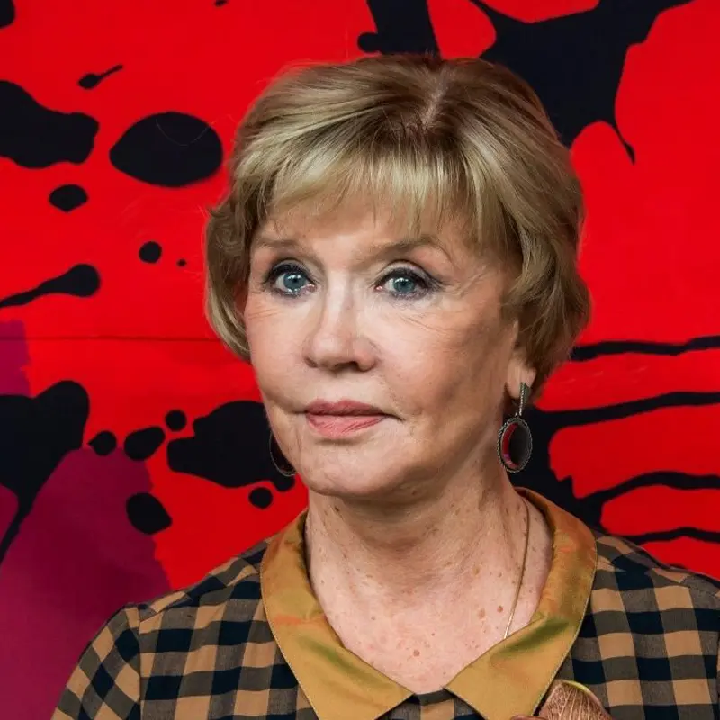 Вера Алентова