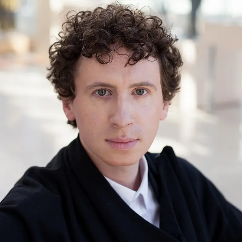 Дмитрий Аверин