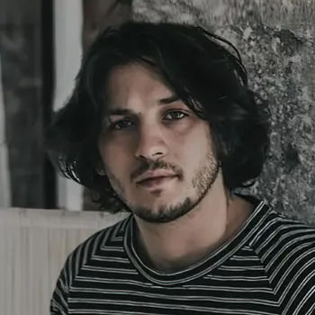 Александр Олейников