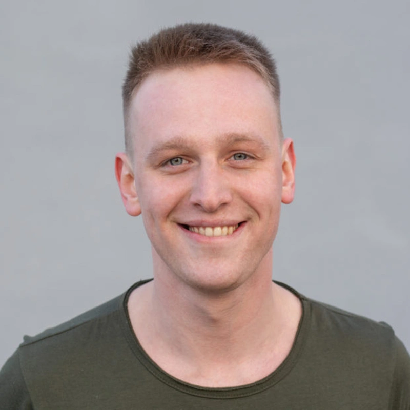 Максим Тихонов