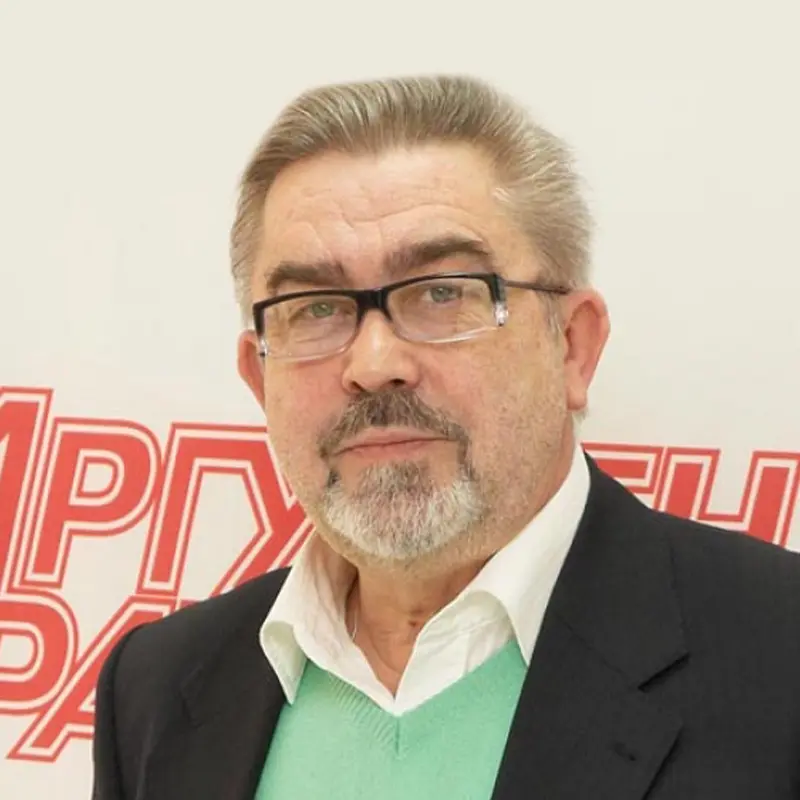 Александр Ефремов