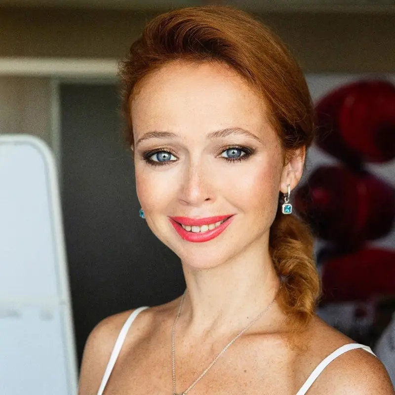 Елена Захарова