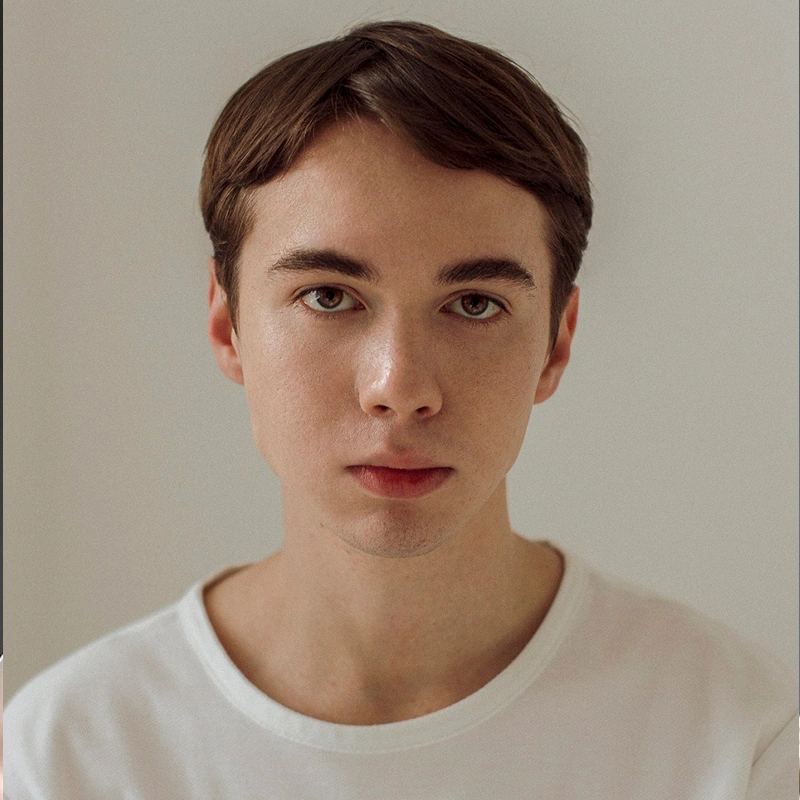 Денис Власенко