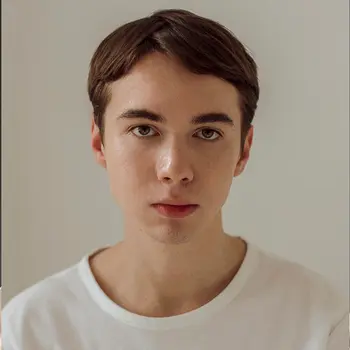 Денис Власенко