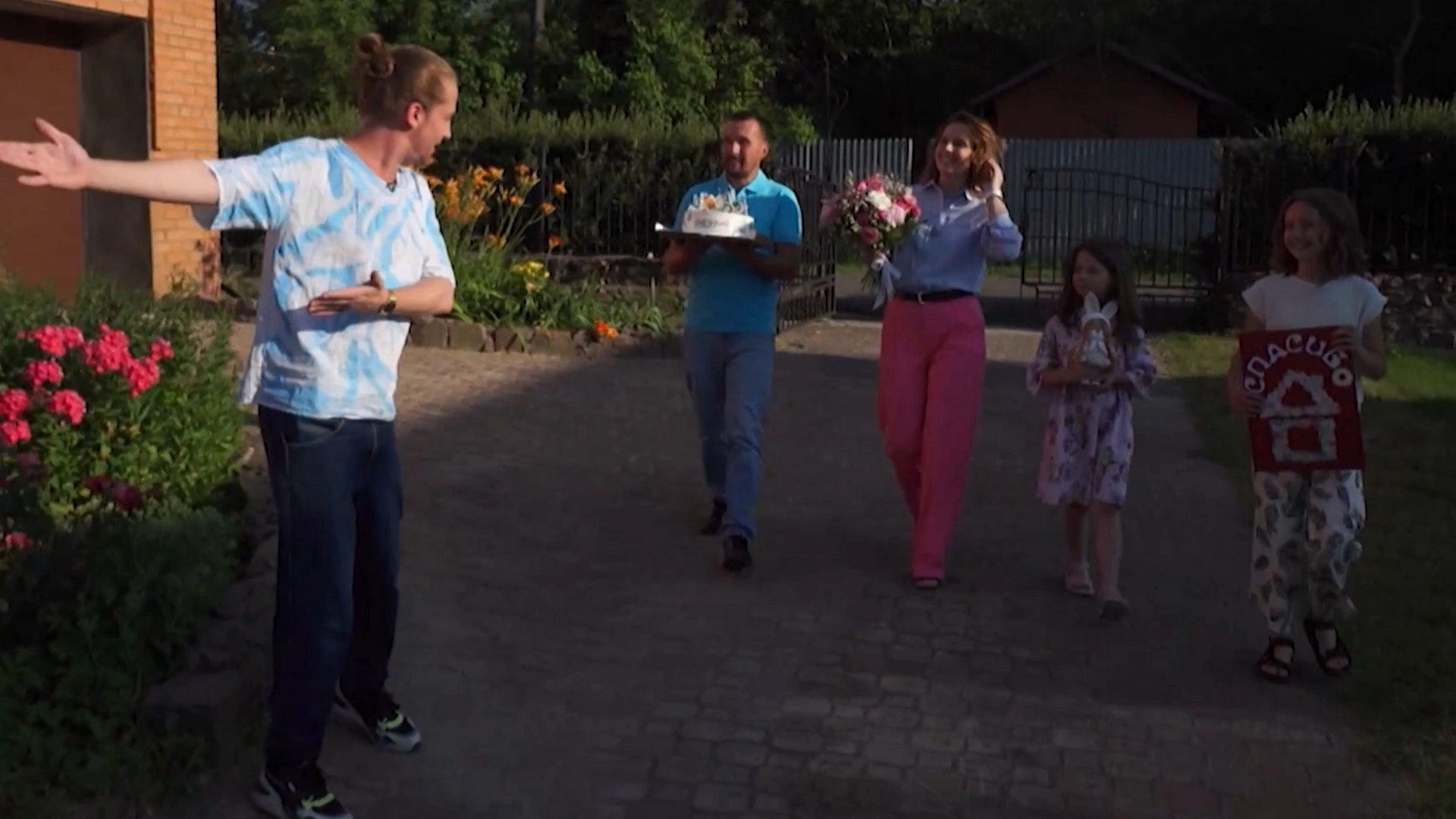 Кухня-гостиная с мартышками и апельсинами