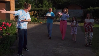 Кухня-гостиная с мартышками и апельсинами