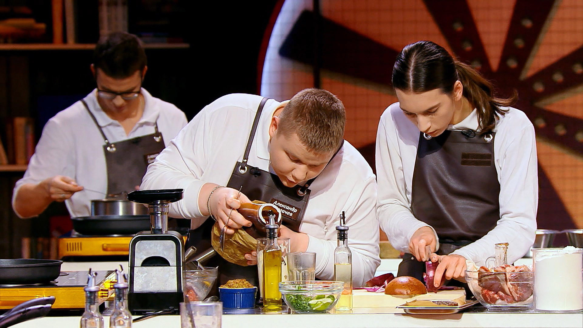 Молодые ножи Новая кровь 1 сезон 3 выпуск